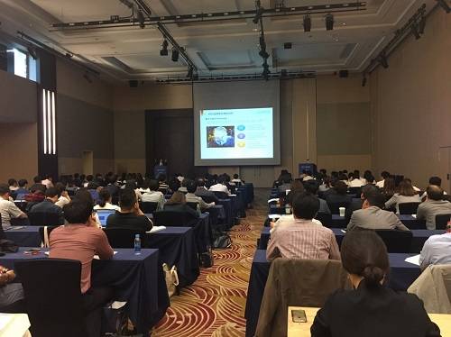 지난 17일 열린 '2017년 제16회 대한민국 채널&커뮤니케이션 컨퍼런스'에서 송용관 브리지텍 본부장이 '4차 산업혁명과 콜센터의 미래'를 주제로 발표를 하고 있다. = 박지혜 기자