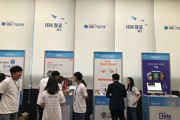 IBK창공 구로 2기 참여 기업들은 이 날 홍보를 위한 개별 부스를 운영했다. ⓒ 프라임경제