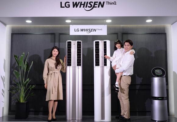 LG전자 모델들이 휘센 신제품을 소개하고 있다. ⓒ LG전자