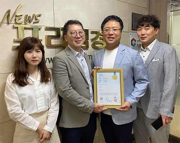 이종엽 프라임경제 대표가 4년에 걸친 연구·개발의 결과로 ‘인공지능 분야 음성 검증 및 시스템 제어’에 대한 발명 특허를 승인받았다. © 프라임경제