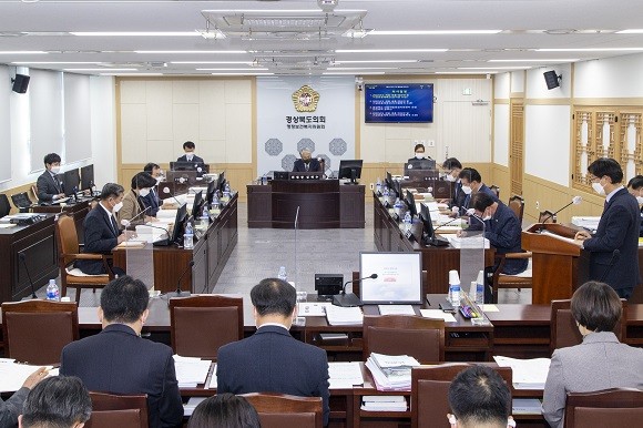 경북도의회 행정 보건복지위원회(위원장 김하수)는 25일 행복의 회의실에서 심사를 진행했다. ⓒ 경북도의회