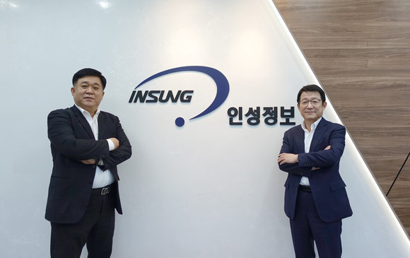 원종윤 인성정보 대표(우측)와 새롭게 취임한 손영삼 부사장의 사진. ⓒ 인성정보