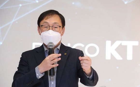 이달 1일 KT가 클라우드와 데이터센터(IDC) 사업부를 분사한 것을 두고 업계에서는 KT가 지주형 회사 전환을 위한 신호탄을 쐈다고 평가한다. ⓒ 연합뉴스