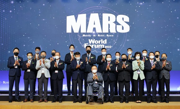 '제2회 MARS월드포럼'이 대전컨벤션센터에서 개최 후 단체 기념촬영을 하고 있다. ⓒ 대전시