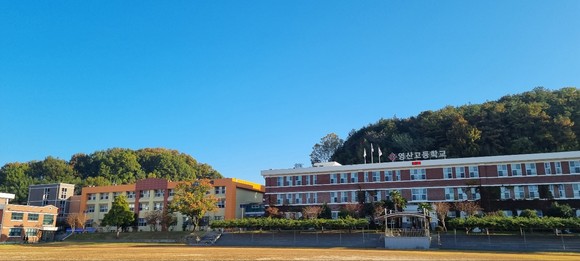 학교법인 홍인학원 산하 영산중·고등학교 전경. ⓒ 영산고등학교