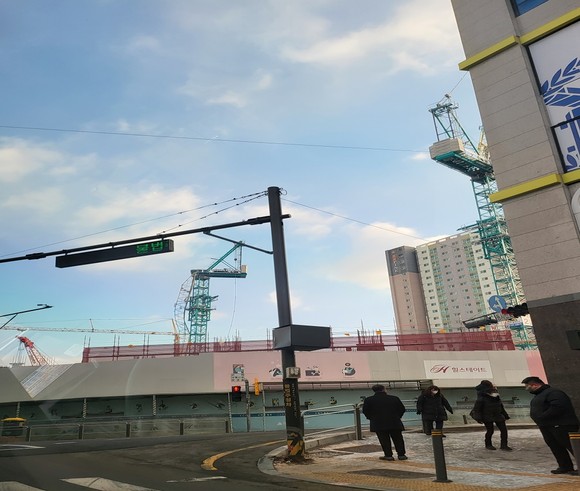 경기 부천 소재 '힐스테이트 소사역' 공사 현장에서 타워크레인이 무너졌다. ⓒ 독자 제공