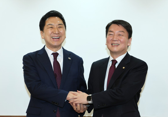 김기현 국민의힘 당대표가 오늘 오후 서울 영등포구 하우스 카페에서 안철수 의원과 회동을 갖고 있다. ⓒ 연합뉴스