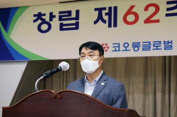 지난해 '창립 62주년 기념식'에서 기념사를 발표하고 있는 김정일 코오롱글로벌 대표. © 코오롱글로벌