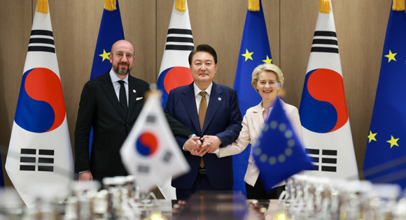 윤 대통령은 한국을 공식 방한한 EU 상임의장, 집행위원장과 용산 대통령실에서 정상회담을 가졌다. ⓒ 대통령실