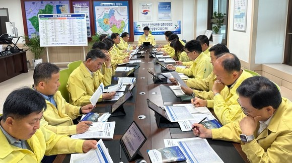 이종필 청양군 부군수는 25일 부군수실에서 2023년 대한민국 안전대전환 집중안전점검 2차 추진상황 보고 회의를 개최했다. ⓒ 청양군