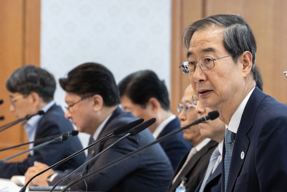 한덕수 국무총리가 26일 오후 서울 종로구 정부서울청사에서 열린 국가 첨단전략산업위원회에 참석해 발언하고 있다. ⓒ 연합뉴스