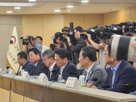 지난 7일 '직장 내 괴롭힘 근절을 위한 간담회'에서 김정현 회장은 "오는 14일 이사회에서는 '직장 내 괴롭힘 근절에 대한 결의문'을 채택하고 회원사 및 업계에 권고할 계획"이라고 밝혔다. ⓒ 한국HR서비스산업협회
