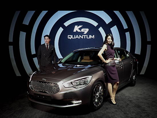 K9의 부분변경 모델인 '더 뉴 K9'은 기존의 고급스럽고 품격 있는 디자인에 웅장함과 세련미를 더했으며 다양한 신기술을 탑재하는 등 기아차를 대표하는 플래그십 모델로 재탄생했다. = 노병우 기자