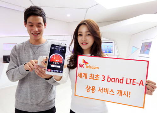 SK텔레콤과 KT는 LTE보다 4배 빠른 3밴드 LTE-A의 세계 첫 '상용화' 표현의 적절성에 대한 공방전을 펼치고 있다. ⓒ SK텔레콤
