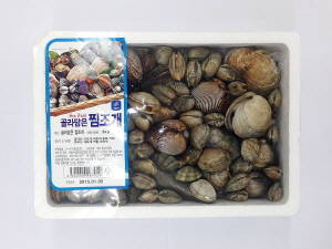 이마트가 고급 조개를 포함한 찜용 모둠조개를 할인판매한다. ⓒ 이마트
