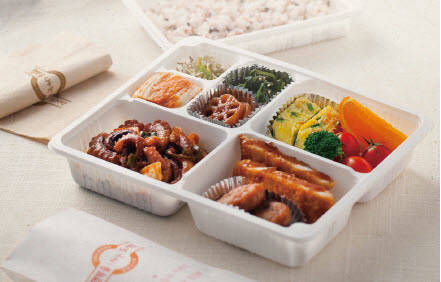 취약계층에게 사회서비스와 일자리를 제공 중인 사회적기업 '해피푸드'는 설을 앞두고 '빛고은 참기름'과 '해피도시락'을 판매한다. ⓒ 해피푸드