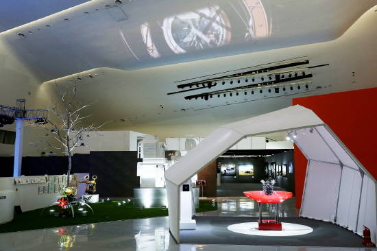 현대차는 고객들에게 자동차와의 소중한 추억을 예술품으로 간직할 수 있는 '브릴리언트 메모리즈' 전시회를 동대문 디자인 플라자에서 진행하고 있다. Ⓒ 현대자동차