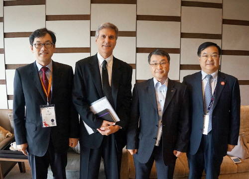 15일 중국 상하이 푸동에서 (왼쪽부터)△최진성 SK텔레콤 CTO △크레이그 에를리히 GTI 의장 △세이조 오노에 NTT 도코모 CTO △리쩡마오 차이나모바일 CTO는 5G 청사진에 대해 논의했다. ⓒ SK텔레콤