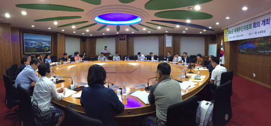 화순군은 29일 군청 소회의실에서 축제추진위원회를 열어 행사 프로그램 구성과 선정, 쿠폰 판매 계획 할인, 축제장 간 셔틀버스 운행 등의 안건을 심의했다. ⓒ화순군