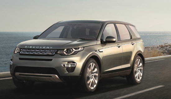 디스커버리 스포츠는 레인지로버 스포츠와 이보크를 절묘하게 섞은 느낌을 주며, 전반적으로 최적화된 볼륨 및 비율과 견고한 스탠스가 시선을 사로잡기에 충분했다. Ⓒ 랜드로버 코리아