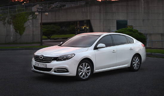 르노삼성이 최근 선보인 SM7 LPe는 출시 3주 만에 국내 준대형 LPG시장 월평균 판매 약 40%에 해당하는 700대 계약을 돌파하며, 성공적으로 시장 변화를 이끌어 내고 있다. Ⓒ 르노삼성자동차