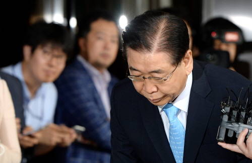 고개숙인 정준양 전 포스코그룹 회장. ⓒ 뉴스1