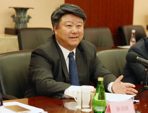 지난달 31일 상해 UPI 본사에서 열린 기자간담회에서 차이 지엔뽀 UPI 총재가 기자들의 질문에 답하고 있다. © BC카드