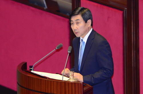 국회 본회의 교섭단체 대표연설 중인 이종걸 새정치민주연합 원내대표. ⓒ 뉴스1