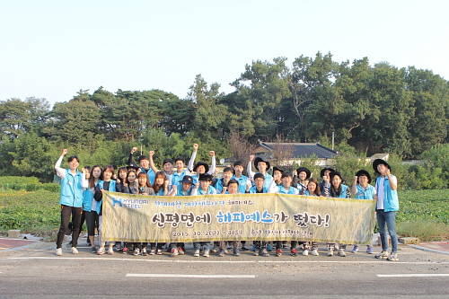 해피예스 봉사단이 봉사를 마치고 기념촬영을 하고 있다. ⓒ 현대제철