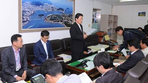 사립외고 설립에 반대하는 목소리가 점차 커져감에 따라 여수시는 20일 기자간담회를 자청하고 산단기업, 여도학원 관계자, 봉계동 주민 등이 참여하는 협의체 구성을 제안했다. ⓒ 여수시청