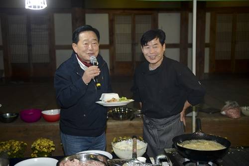 이연복 셰프와 함께 한 조충훈 순천시장(왼쪽). ⓒ 순천시청