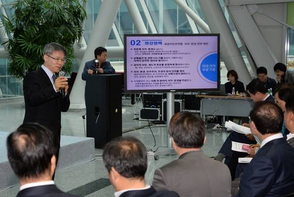 열린 토크쇼 '지방이 바뀌어야 나라가 바뀐다'에 출연한 민형배 광산구청장 ⓒ광산구