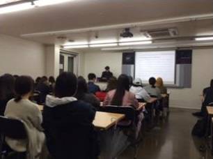 한승수 디자이너가 특강을 진행하고 있다. ⓒ 국제패션디자인직업전문학교