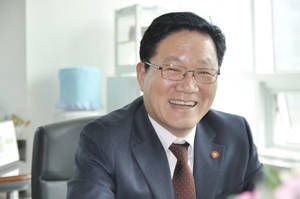 최용선 건보 고객센터 실장은 "건보 고객센터가 최우수콜센터로 자리잡는데는 상담사들의 노력이 있었기 때문"이라고 감사의 말을 전했다. = 김상준 기자