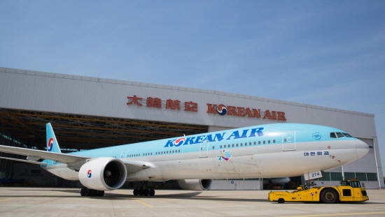 '한국 방문의 해' 엠블럼 래핑한 대한항공 B777-300ER 항공기. ⓒ 대한항공