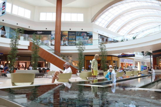 '더 몰 엣 UTC'. 컨템포러리 콘셉트 쇼핑몰로 곳곳에 자연 채광이 실내를 비추도록 설계됐다. 터브먼은 이를 통해 고객에게 안정감을 전하는 동시에 생명력을 불어넣도록 유도한다. ⓒ 신세계그룹