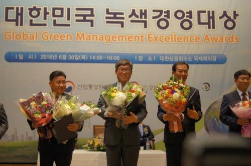 성암산업 한승훈 대표(왼쪽에서 두 번째). ⓒ 광양제철소