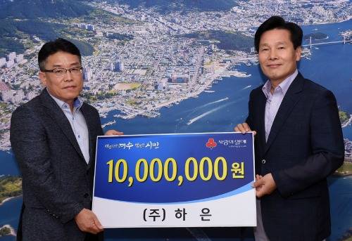 여수지역 업체 ㈜하은 이현희 대표는 여수시에 5년간 5000만원을 후원키로 했다. ⓒ 여수시청