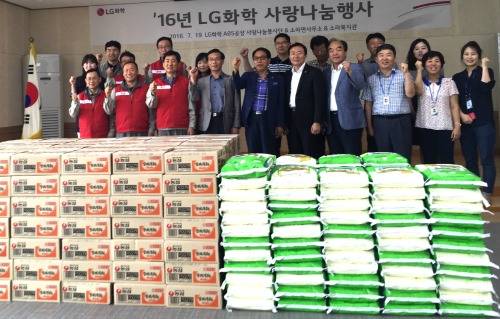 여수산단 LG화학 ABS공장이 소라면에 물품을 후원했다. ⓒ 여수시