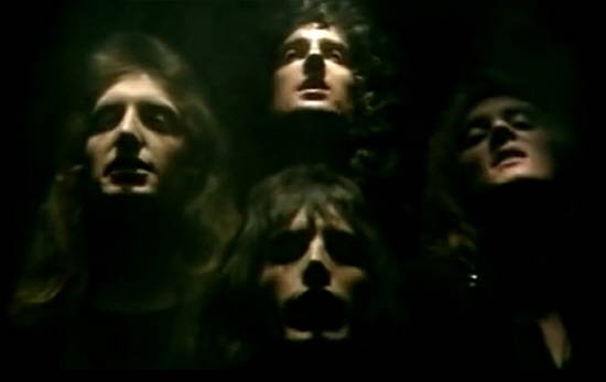 영국 록 그룹 퀸(Queen)의 보헤미안 랩소디(Bohemian Rhapsody) 뮤직비디오 장면. ⓒ 유튜브 캡처
