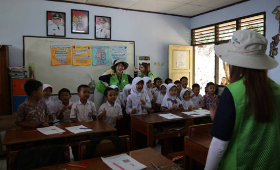 한국전력은 7월25일부터 8월1일까지 인도네시아 풍간간(Desa Pungangan) 지역에 대학생 해외봉사단 30명을 파견해 봉사활동을 전개했다. ⓒ 한국전력