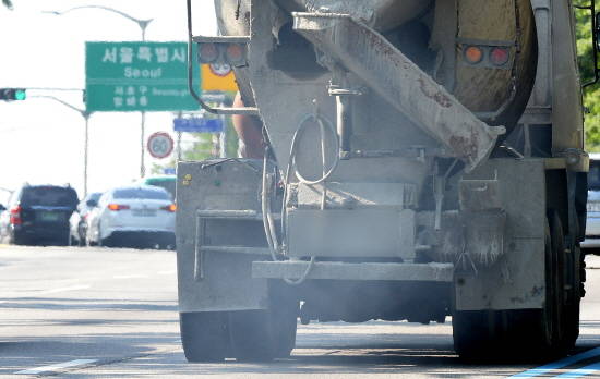 환경을 오염시키는 오래된 경유차를 없애고 새로운 승용차를 사면 개별소비세를 6개월 동안 30%만 내게 됩니다. ⓒ 뉴스1