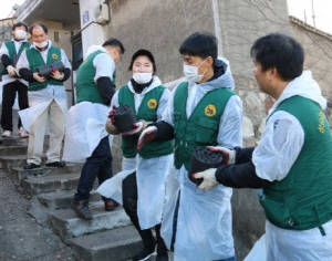 유진그룹 계열사 직원들이 봉사에 나서고 있다. ⓒ 유진그룹