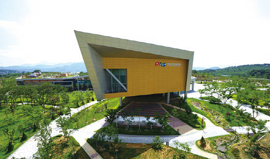 경상북도 국립낙동강생물자원관의 바깥 모습이에요. ⓒ 국립낙동강생물자원관