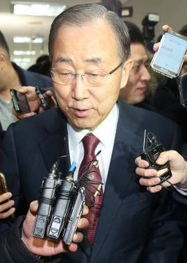 반기문 전 사무총장이 대선불출마를 선언하자 반 전 사무총장 관련 테마주들이 급락했다. ⓒ 뉴스1