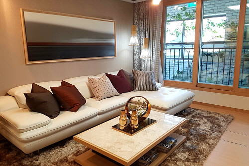 GS건설 자연&자이 전용 84㎡A타입 거실. = 이보배 기자