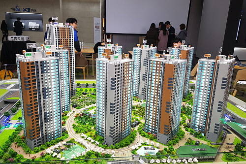 고덕국제신도시에 들어서는 GS건설 자연&자이 모형도. = 이보배 기자