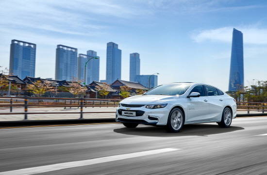 쉐보레 올 뉴 말리부는 우수한 상품성에 대한 뜨거운 호응을 바탕으로 지난 2월 내수 판매는 전년대비 434.5%가 증가한 3271대를 기록했다. ⓒ 한국GM