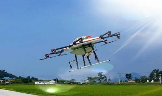전남도농업기술원은 2019년까지 드론을 이용해서 노균병, 잎마름병, 고자리파리 등 병해충 방제기술 개발을 할 거래요. ⓒ 전남도농업기술원