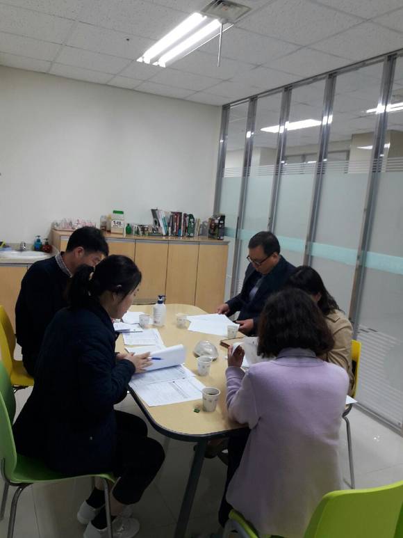 진주시가 장기입원자 관리 위한 의료기관 순회 교육을 실시하고 있다. ⓒ 진주시청